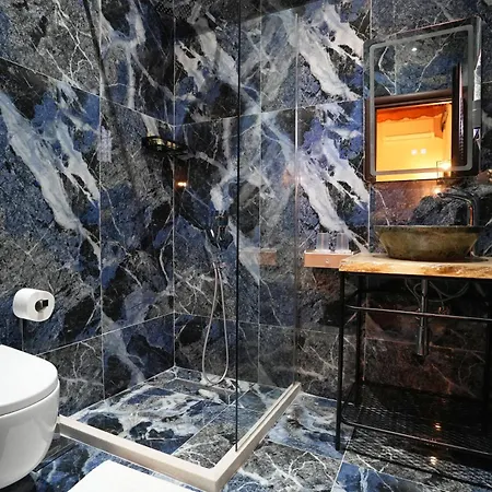 Street 4* Gjirokastër