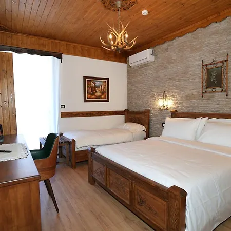 Hotel Street 4*