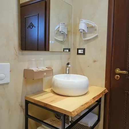 Hotel Street 4*