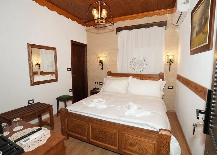 Street 4* Gjirokastra