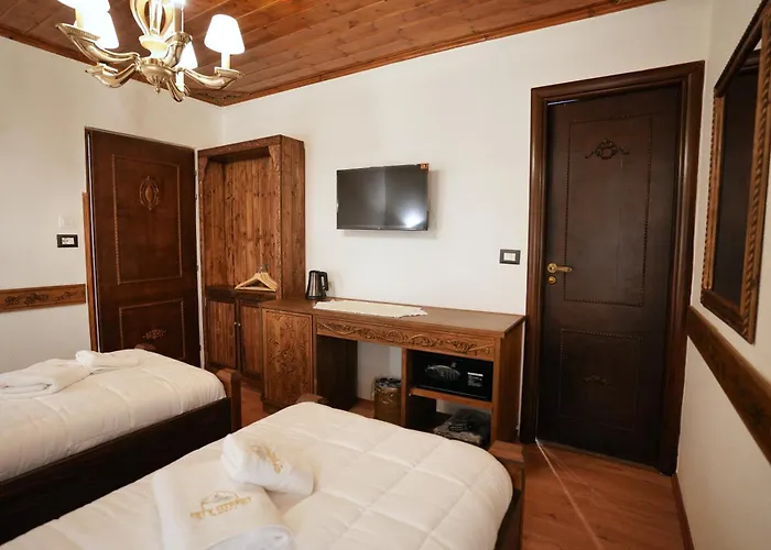 Street 4* Gjirokastër