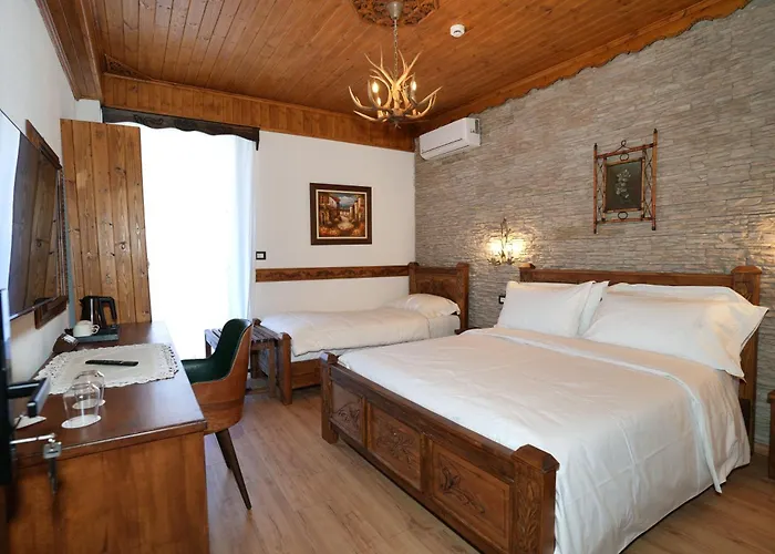 Hotel Street 4*