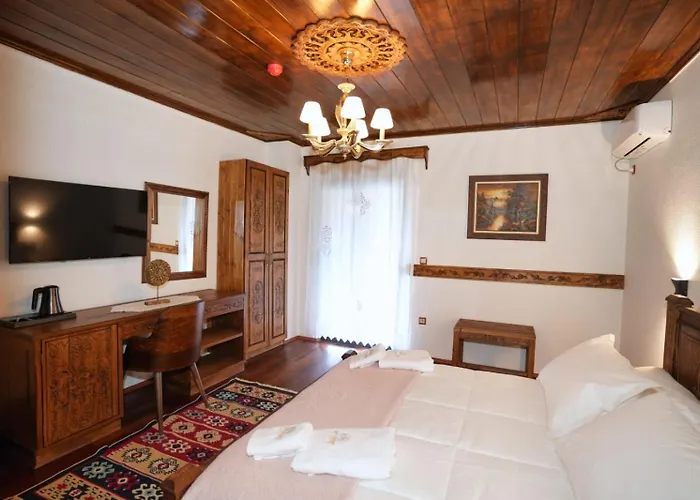 Hotel Street 4*